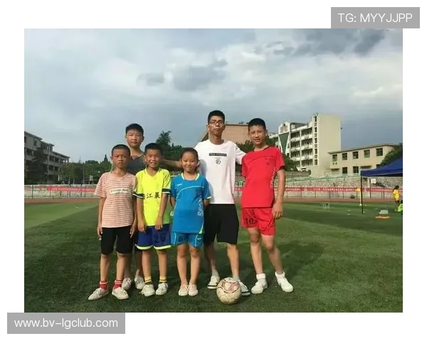 南翔野球足球培训中心助力青少年提升足球技能与团队合作精神 南翔野球足球培训中心助力青少年提升足球技能与团队合作精神